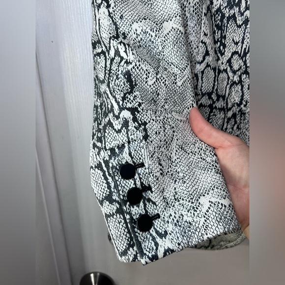 Alice and Olivia Breann Snake Embossed Faux Leather Blazer Size 12 Retail $595 - Picture 4 of 16